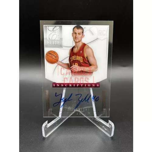 RC Tyler Zeller Rookie Inscriptions aláírt NBA kosaras kártya - 2012-13 Panini Elite Series Basketball - Cleveland Cavaliers