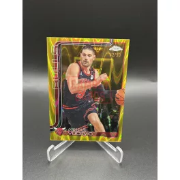   Nikola Vucevic /50 Gold NBA kosaras kártya – 2025-26 Topps Chrome Basketball – Chicago Bulls