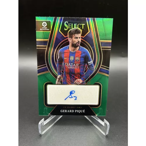Gerard Pique /5 green aláírt focis kártya – 2022-23 Panini Select La Liga – FC Barcelona