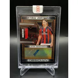   Zlatan Ibrahimović /15 MM-ZI Matrix Material Aláírt Relic Kártya – 2023-24 Panini Obsidian – AC Milan
