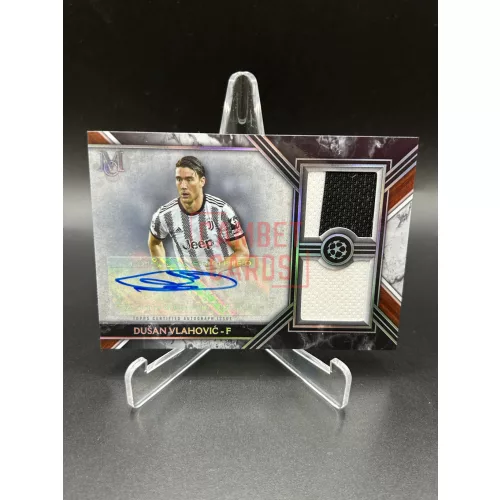 Dušan Vlahovic /299 aláírt mezdarabos focis kártya – 2022/23 Topps Museum Dual Relic Autograph – Juventus