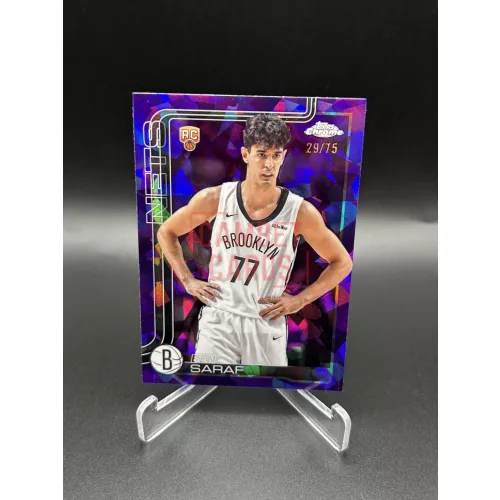 RC Ben Saraf /75 Purple NBA kosaras kártya – 2025-26 Topps Chrome Sapphire – Brooklyn Nets