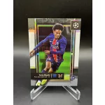 RC Senny Mayulu focis kártya – 2025 Topps Museum Collection – Paris Saint-Germain